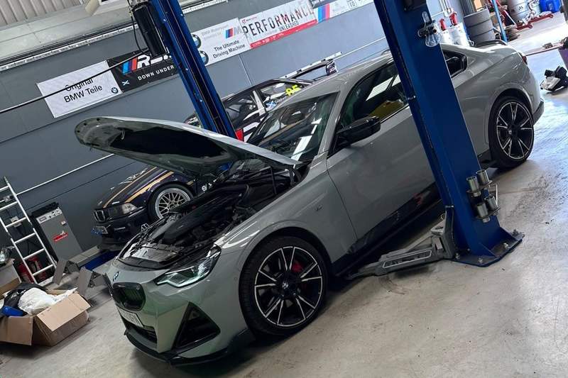 G87 M2, bonnet up