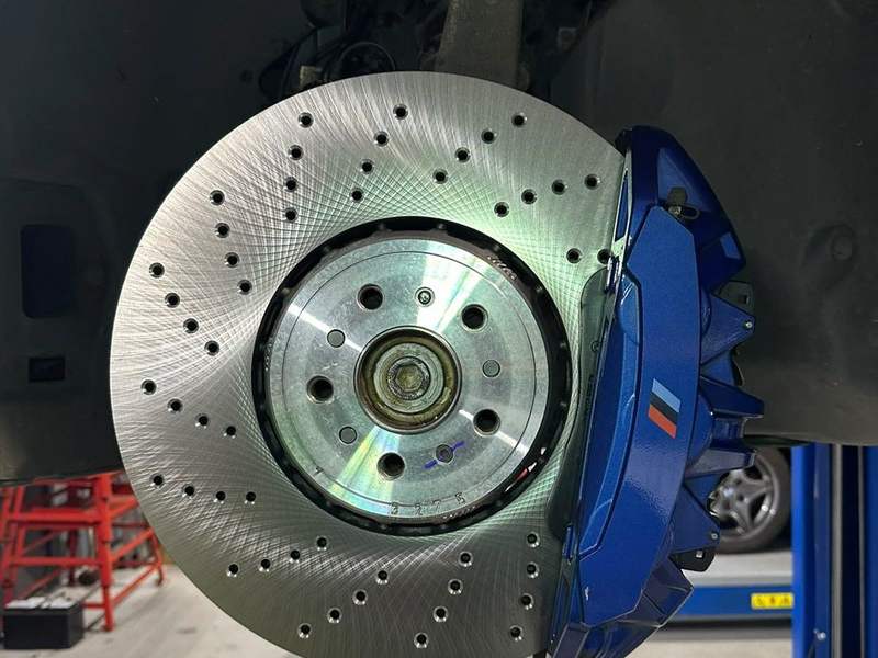 M compound brakes, wheel off
