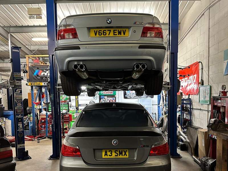 Two generations of M5: an E39 on the lift, an E60 below